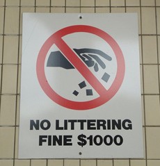 Denda Nyampah di Singapura Rp 9 Juta, di Jakarta Cukup Rp 500 Ribu Saja