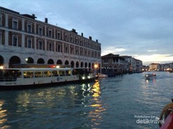 Topeng Eksotis & Kanal Romantis di Venesia