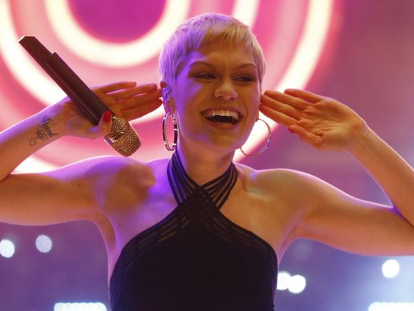 Senyum Sumringah Jessie J di London