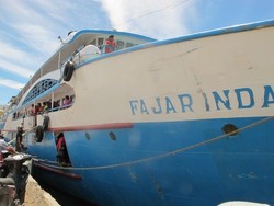 Kapal Inilah yang Mengantar Turis ke Raja Ampat