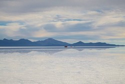 Ajaib! Padang Garam di Bolivia ini Seperti Kaca