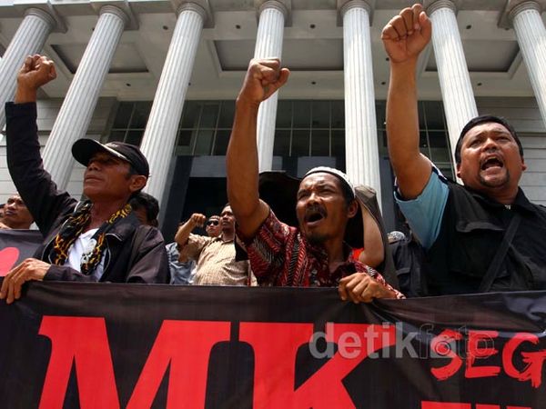 Aksi Menolak Pilkada Ulang Kota Tanggerang