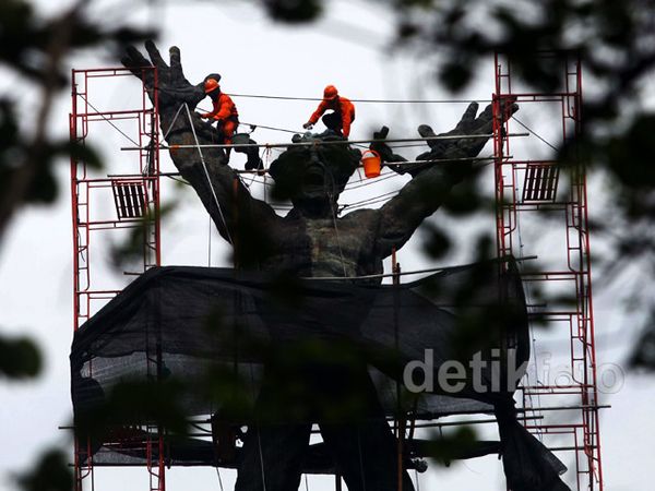 Perawatan Patung Pembebasan Irian Barat