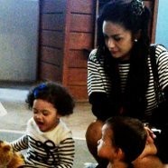 Serunya Krisdayanti Antar Amora ke Sekolah