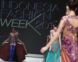  SWARNAFest 2013 Perkenalkan Warna Alami untuk Dukung Fashion Lokal