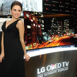 Pertama di Indonesia, LG Boyong TV Layar Melengkung