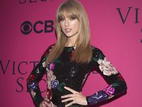 Taylor Swift Cantik Berbunga