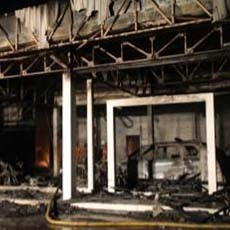 Bengkel Terbakar, Sebuah Avanza dan Puluhan Motor Ludes