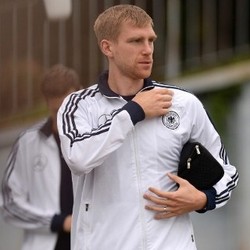 Jerman Hadapi Italia Tanpa Mertesacker