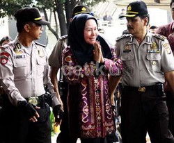  Akhirnya! Atut Jelaskan Soal Tas Hermes dan Belanja Barang Mewah