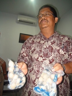 Ratusan Bungkus Bakso Asal Malaysia dan Ribuan Jamu Disita di Pontianak