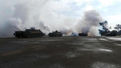 Pawai Tank dan Ampibi Meriahkan Ultah Marinir ke-68