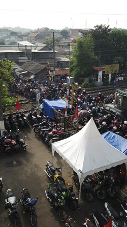 Ini Pintu Perlintasan Kereta Api Paling Horor di Jakarta