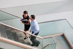 5 Risiko Ketika Jatuh Cinta dengan Rekan Kerja