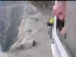 Siapa Berani Nyetir Mobil di Jalan Seekstrem Ini?