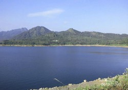 Liburan Beda di Kebumen? Mampirlah ke Waduk Wadaslintang