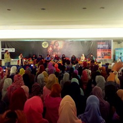 Sambangi Yogyakarta, Ribuan Hijabers Padati Diskusi Film 99 Cahaya di Langit Eropa