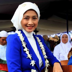 Sempat Dekat dengan Pria, Desi Ratnasari Kini Ngaku Jomblo