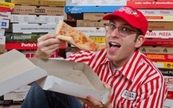 Pria Ini Mengoleksi Ratusan Boks Pizza Unik dari Berbagai Negara