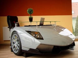 Meja Kerja dari Moncong Lamborghini