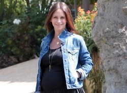 Jelang Melahirkan, Jennifer Love Hewitt Desain Busana untuk Ibu Hamil