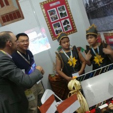Kagum Lihat Siswa Kelas I Buat Robot Wayang, Ahok: Kreatif!