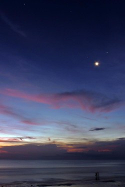 Matahari Terbenam di Pantai Kuta, Selalu Memesona!