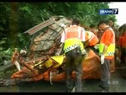 Menumpang Truk, Suami Istri Tewas