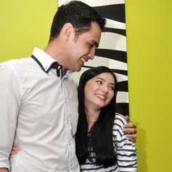 Beri Pernyataan Palsu Soal Ikatan Pernikahan, Asmirandah & Rivano Minta Maaf