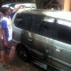 Mobil Kijang Milik Timses Kades Dibakar Orang Tak Dikenal