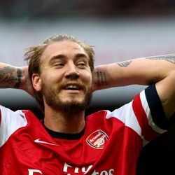 Bendtner Ingin Pergi dari Arsenal