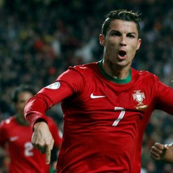 Tandukan Ronaldo Antar Portugal Kalahkan Swedia