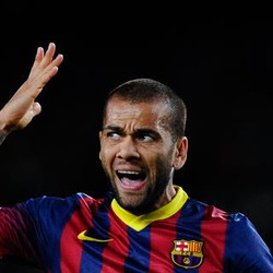 Dani Alves Takkan Pensiun di Barca