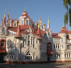 Unik, Bangunan Sekolah Ini Berbentuk Istana Dongeng