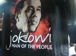 Di Blok G Tanah Abang, Jokowi Borong Kaos Jokowi Man of The People