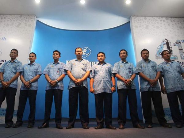Blue Bird Beri Penghargaan