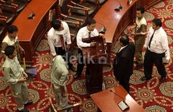 Polisi Buru 6 Pelaku Perusakan di Gedung MK