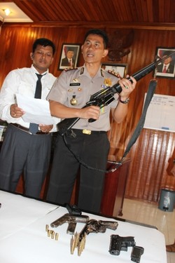 Warga Pidie Serahkan Senjata M16 ke Polisi