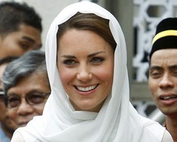 Foto: Miley Cyrus & 9 Selebriti Hollywood yang Memakai Kerudung dan Turban 