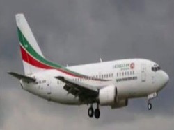 Pesawat Meledak dan Terbakar, 50 Orang Tewas