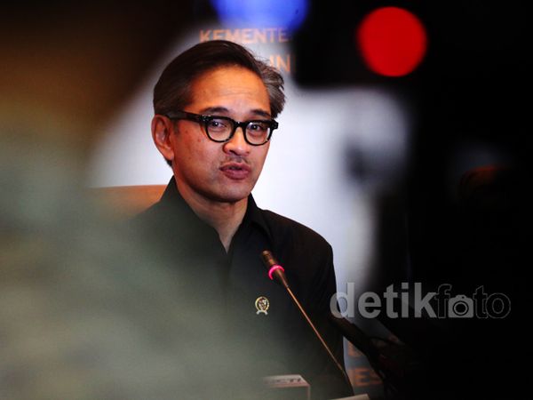 Menlu Marty Beri Keterangan Soal Isu Penyadapan 