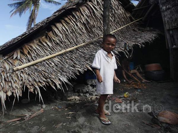 Kampung Dumolog Hancur Diterjang Haiyan