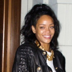 Rihanna Sukses Jual 10 Juta Kopi Album di Amerika