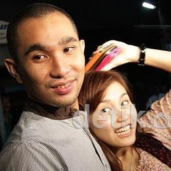 Pernikahannya Makin Digoyang, Ayu Ting Ting Tetap Tegar