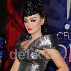 Zaskia Gotik Sudah Dapat Pengganti Vicky Prasetyo?