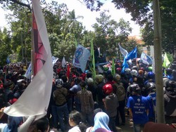 Tolak Usulkan UMK dari Ridwan Kamil, Buruh Ancam Duduki Balai Kota