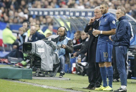 Bisa Lolos dari Lubang Jarum, Prancis?