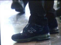  Kembali Bersepatu dengan Logo H, Atut Penuhi Panggilan KPK