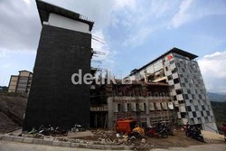 Kasus Hambalang, Adhyaksa Yakin Ada yang Perintahkan Deddy Kusdinar