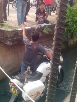 Motor Polisi Dilempar ke Selokan oleh Oknum TNI, Ini Penampakannya